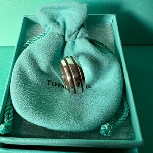 🌸🌸 Authentic Tiffany & Co. Atlas Groove Ring